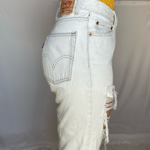 Distressed Levi's 505 light wash denim - Picture 6 of 10